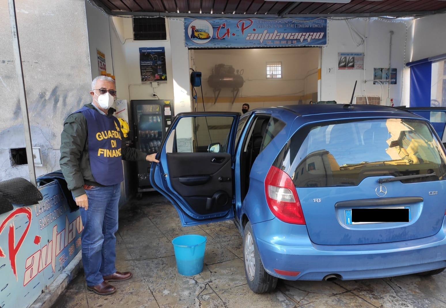 Sequestrati due autolavaggi a Palermo senza autorizzazioni