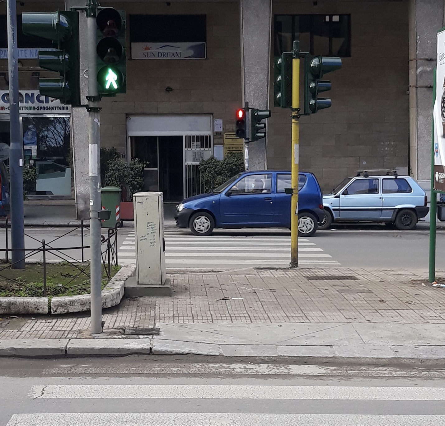 Via Crispi Palermo: sdoppiato funzionamento semafori pedonali