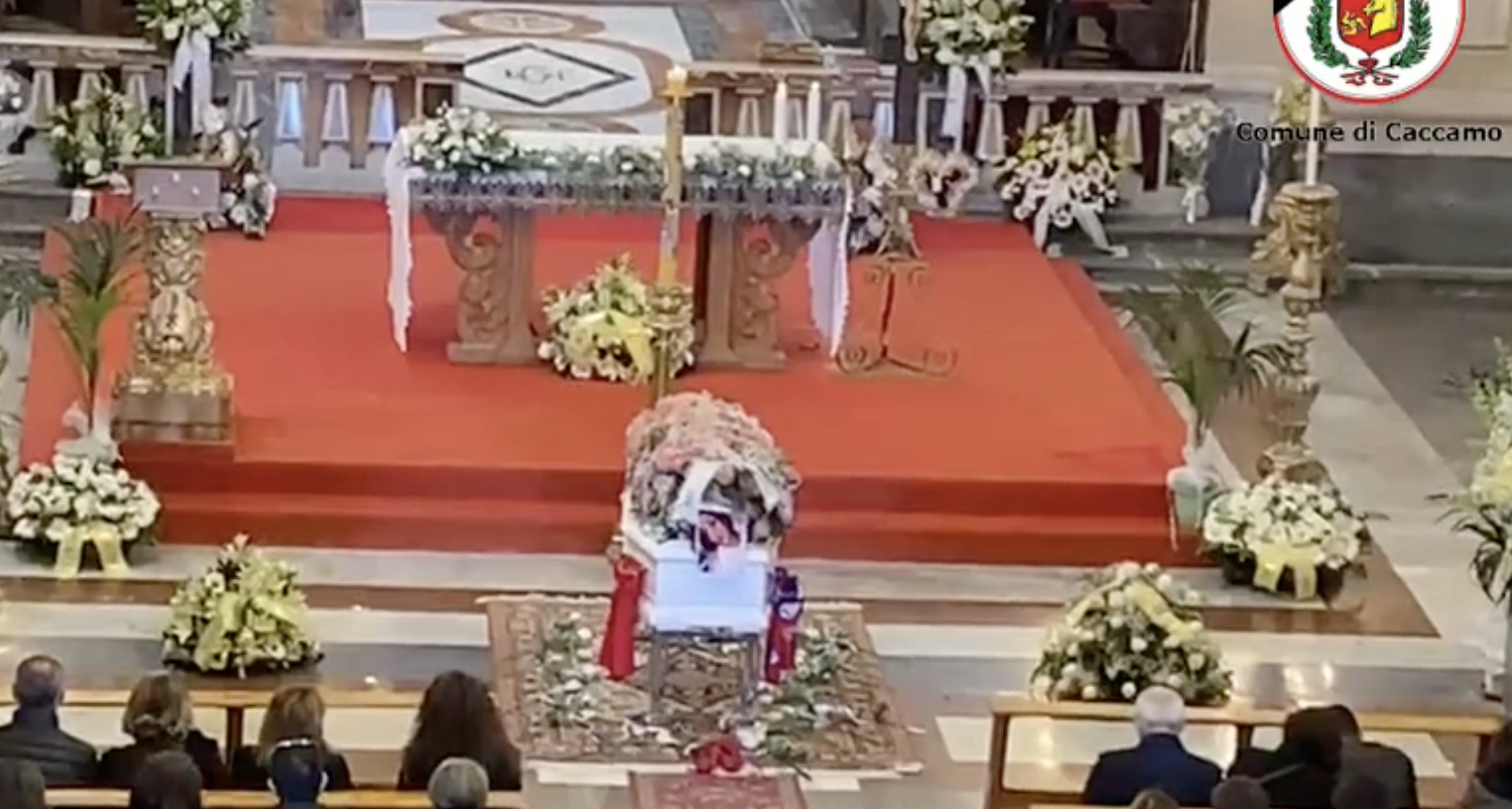 Funerali di Roberta a Caccamo, un paese in lutto: oggi l’addio