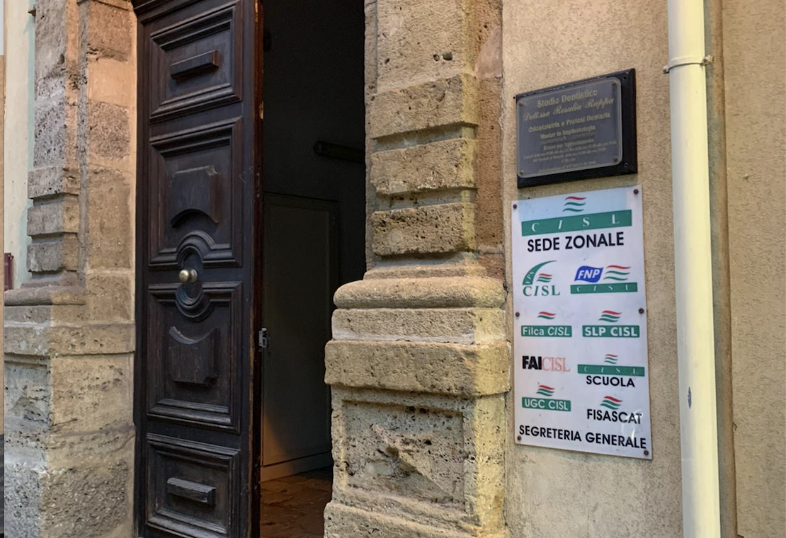 Ignoti fanno irruzione alla sede del CISL di Partinico