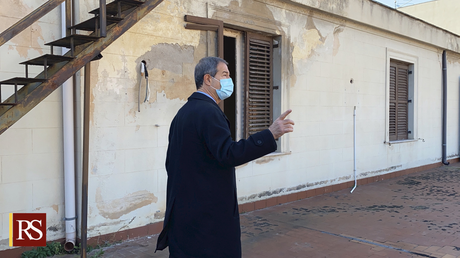 Ex palazzo dell’Esa a Palermo nel degrado, sopralluogo di Musumeci