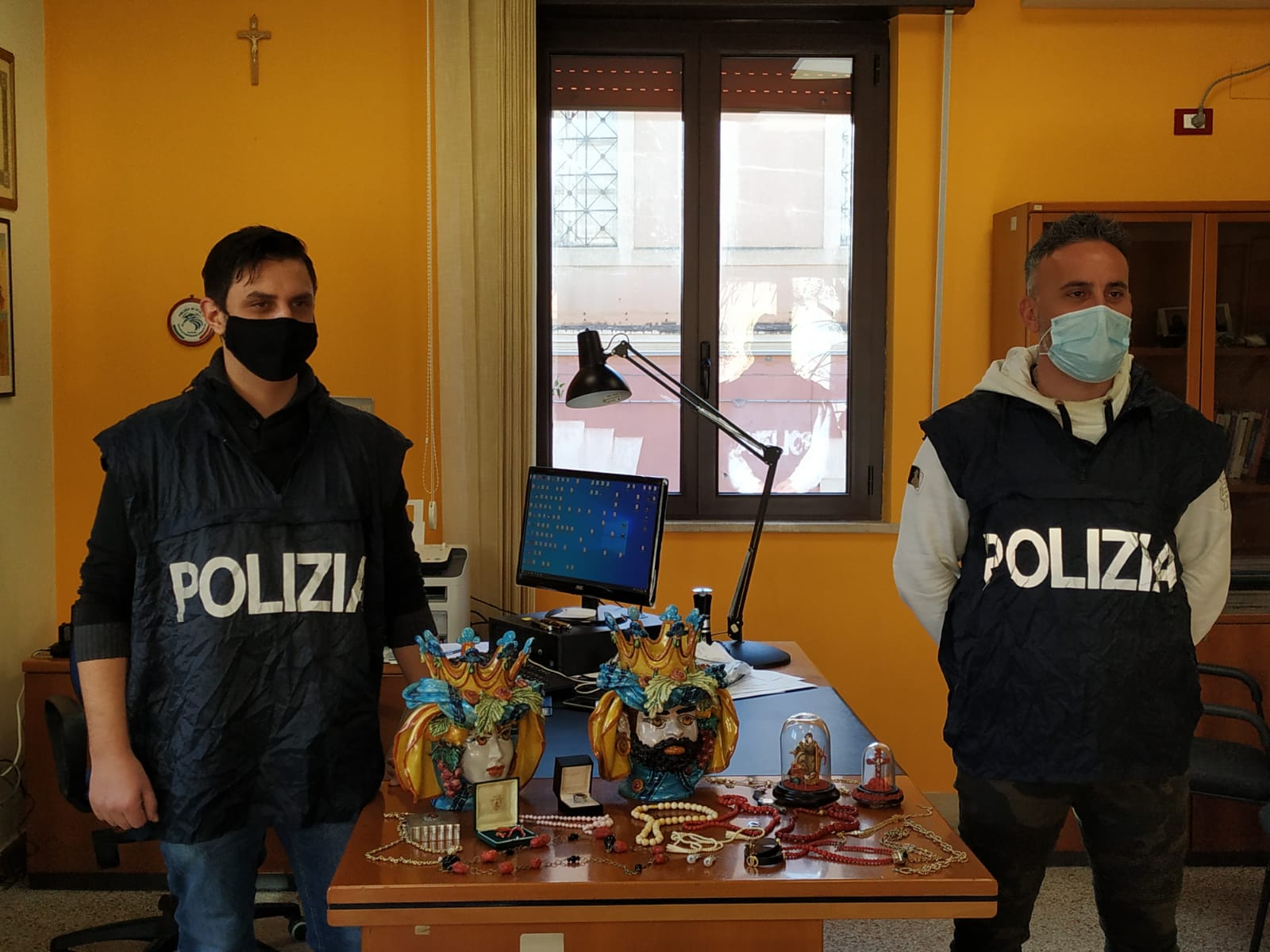 Furto in appartamento a Palermo, bottino da 100mila €: 4 arresti