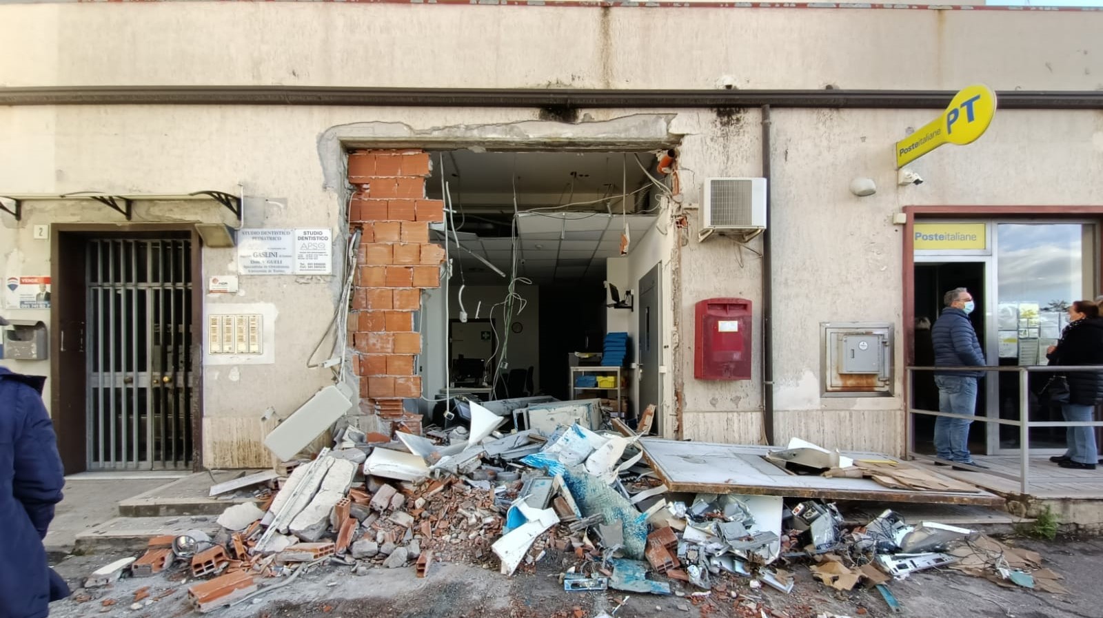 Librino (Ct) senza ufficio postale, l’appello per un “camper mobile”