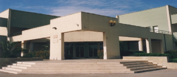 Atto vandalico in una scuola di Vittoria, Musumeci: “Gesto vile”