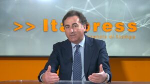 ROMA (ITALPRESS) - "Non sono solo 13 deputati, ma ci sono anche 6 senatori, le compagini stanno...