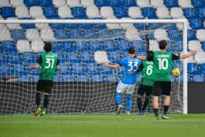 REGGIO EMILIA (ITALPRESS) - Succede di tutto tra Sassuolo e Napoli, tra errori e prodezze. Al Mapei...