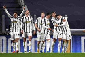 TORINO (ITALPRESS) - La Juventus ribalta la Lazio e vince anche senza Ronaldo. I bianconeri si...