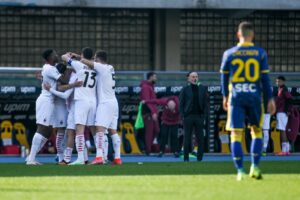 VERONA (ITALPRESS) - Il Milan vince 2-0 al Bentegodi contro il Verona e accorcia momentaneamente a...
