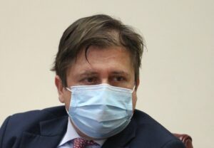 ROMA (ITALPRESS) - "Un lockdown per tutta l'Italia per 4 settimane in questo momento io, le dico la...