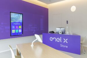 ROMA (ITALPRESS) - Apre a Roma l'Enel X Store di Corso Francia 212, la prima area cittadina per la...