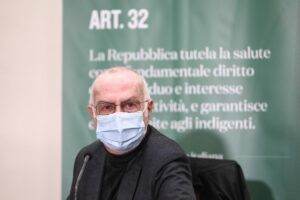 ROMA (ITALPRESS) - "L'Ema continua a rassicurare sull'uso di questo vaccino. Sono state usate più di...