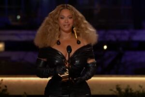 ROMA (ITALPRESS) - Beyoncè domina la 63ma edizione dei Grammy Aaward, gli Oscar della musica, che si...