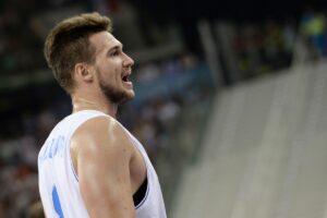 ROMA (ITALPRESS) - Un super Danilo Gallinari trascina Atlanta alla sesta affermazione consecutiva...