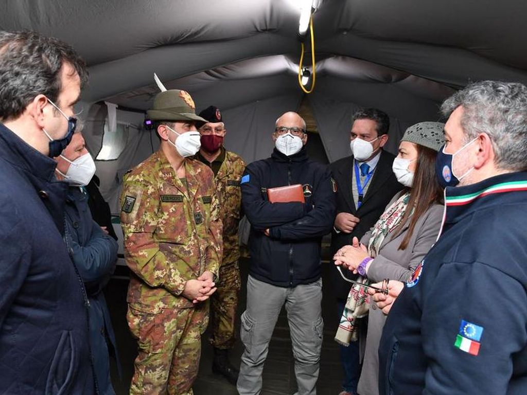 Vaccino, Figliuolo in Calabria “Siamo in linea con il piano”