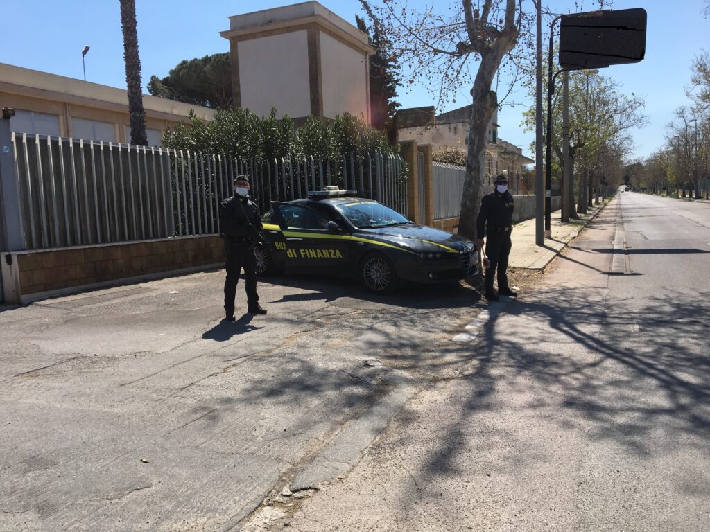 Lavoravano in nero e percepivano il reddito, segnalati in due