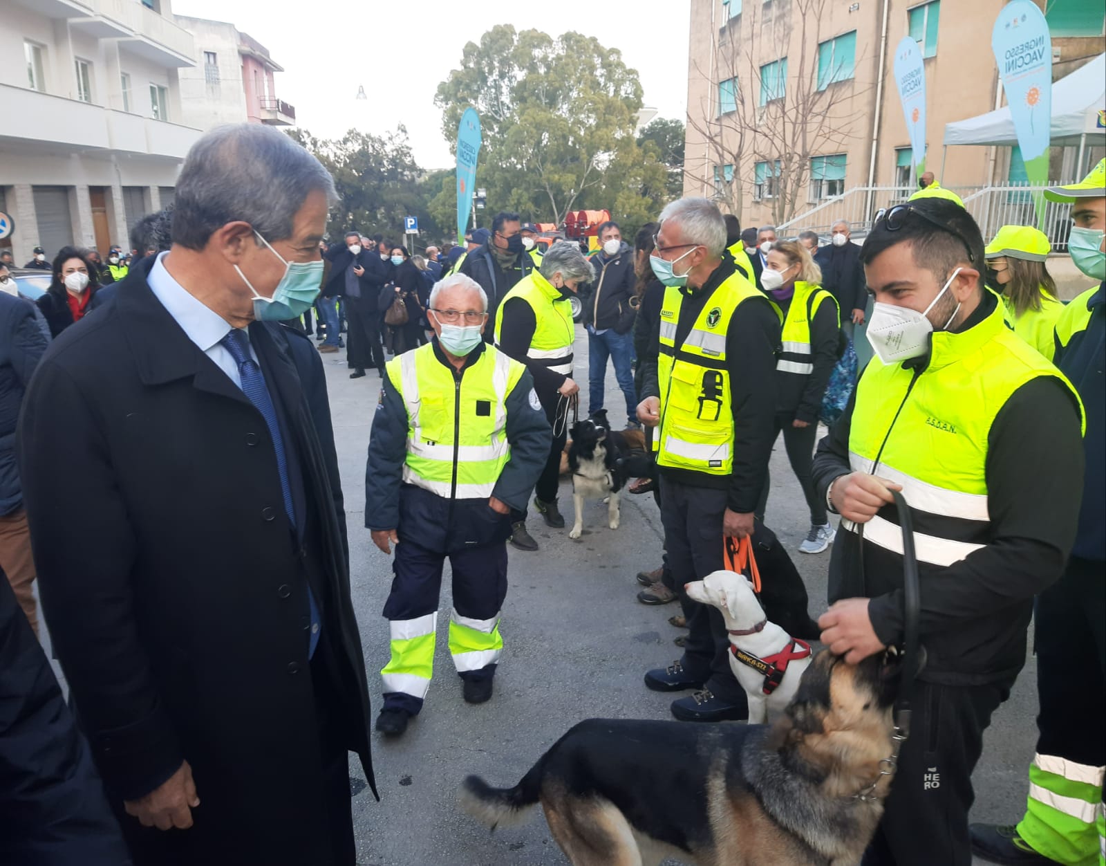 Hub di Ragusa, Musumeci: “Solo col vaccino si guarda al futuro”