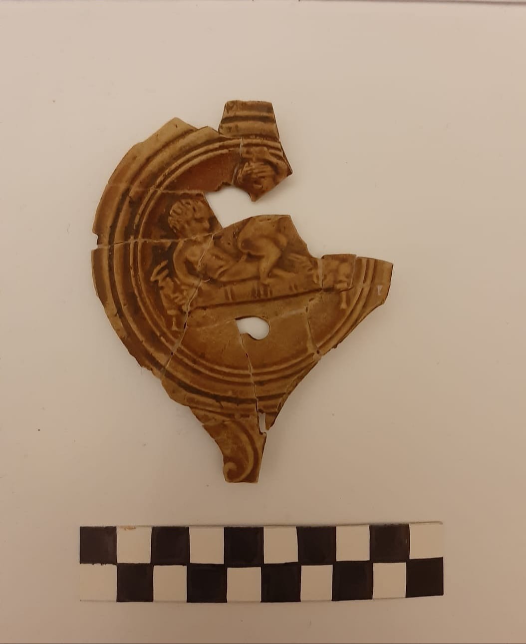 Beni culturali, scoperta una preziosa lucerna del I secolo d.C.