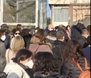 E' stata una giornata di caos e lunghe attese quella di ieri alla Fiera di Palermo dove si sta...