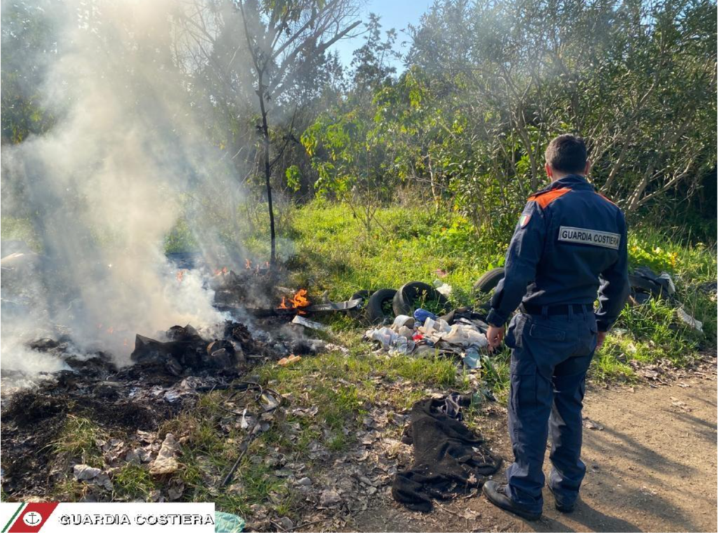 Guardia Costiera sequestra discarica su demanio fluviale