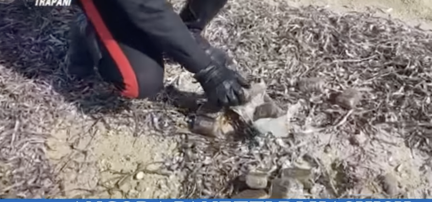 Panetti di hashish sulle coste trapanesi, valore 10 mila euro