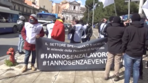 Si sono dati appuntamento a Piazza Indipendenza a Palermo di fronte la Regione, sono i lavoratori...