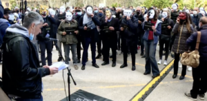 Almeno un migliaio di imprenditori hanno risposto alla chiamata di Confcommercio Palermo che è scesa...