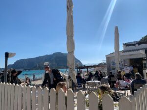 La Sicilia tiene, in totale controtendenza col resto del Paese. Mentre aumentano le regioni che...