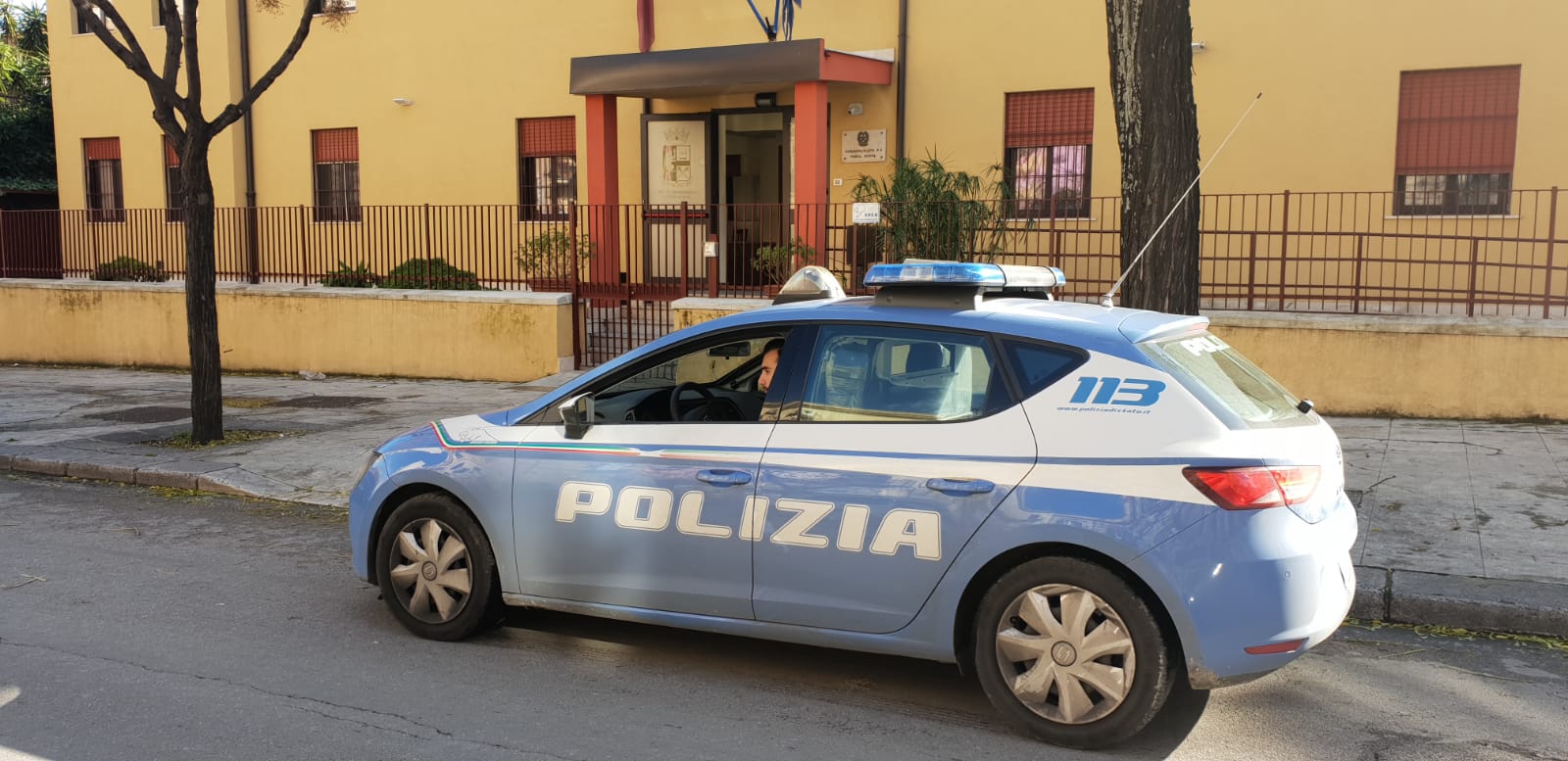 Rapinava studentesse nell’androne di casa, arrestato un uomo a Palermo