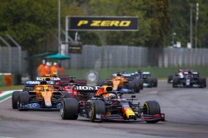 IMOLA (ITALPRESS) - Max Verstappen vince il Gran Premio dell'Emilia Romagna. Gara ricca di colpi di...
