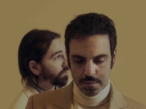 ROMA (ITALPRESS) - "Musica leggerissima" conquista, primo tra i brani sanremesi, il Doppio Disco Di...