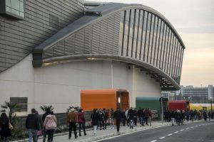 MILANO (ITALPRESS) - "Permettere a tutti i punti vendita presenti in centri, parchi e gallerie...