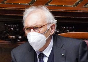 ROMA (ITALPRESS) - "Credo che tutti concordino sulla necessità di riportare in presenza anche tutti...