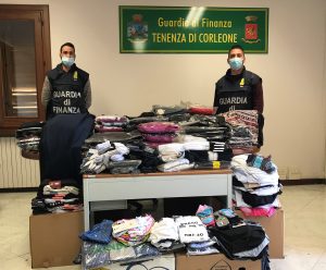 Nell’ambito del dispositivo di contrasto dell’abusivismo commerciale disposto dal Comando...