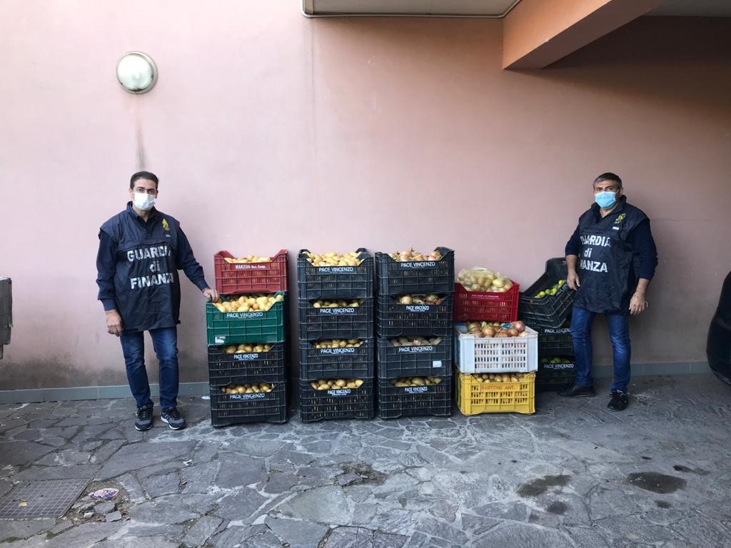 Sequestrati oltre 1.300 Kg di frutta e verdura: donati ai poveri