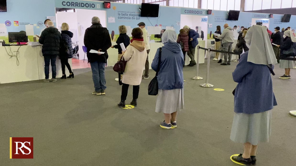 Vaccinazioni in Sicilia, la campagna decolla con i cinquantenni