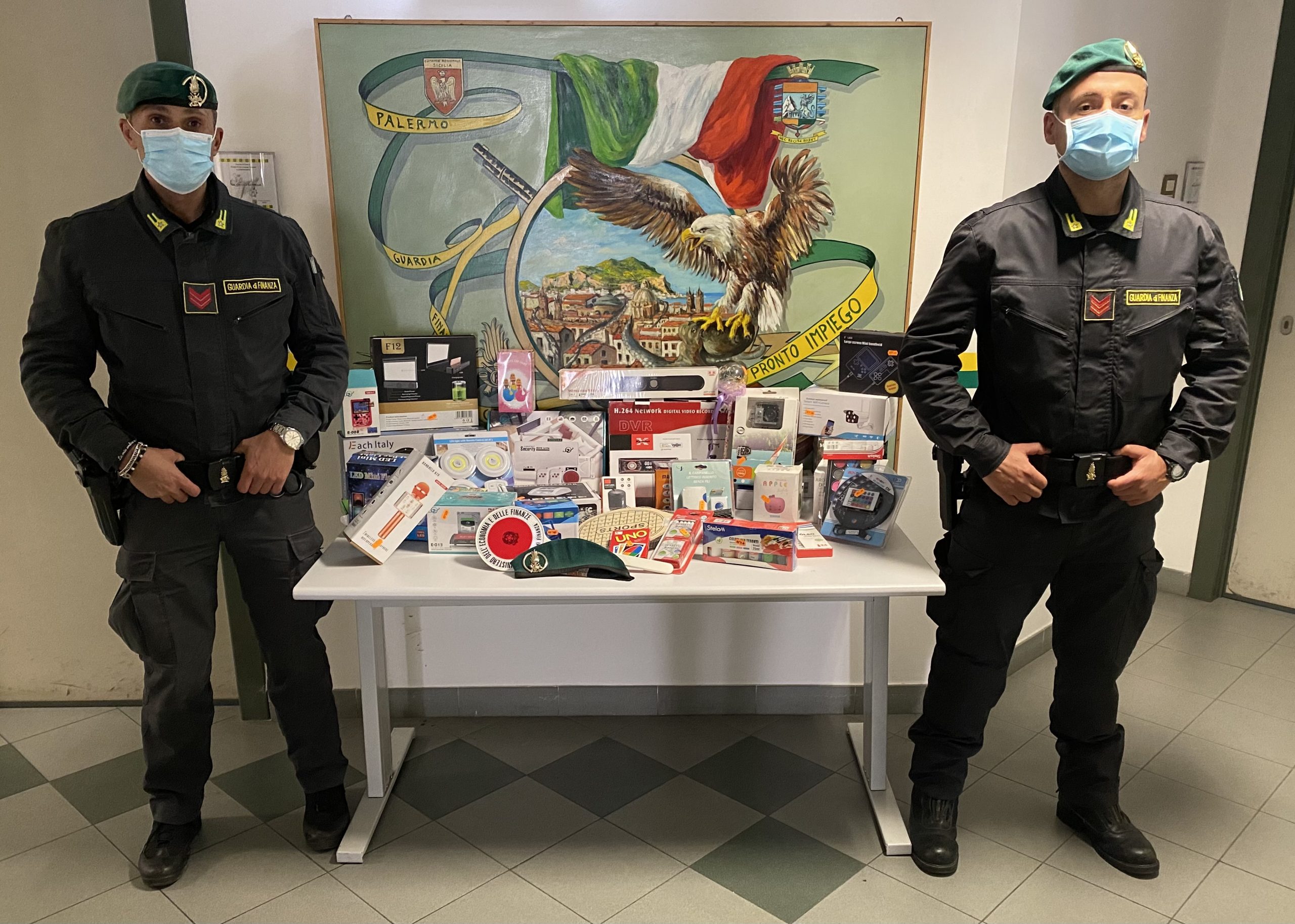 Sequestrati oltre 5mila prodotti non sicuri in tre store cinesi a Palermo