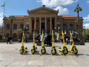 Ad un mese dall'inizio del servizio dei monopattini della Wind Mobility a Palermo il servizio...