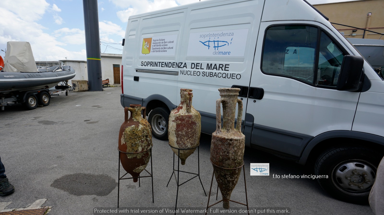 Recuperate a Mondello tre antiche anfore romane