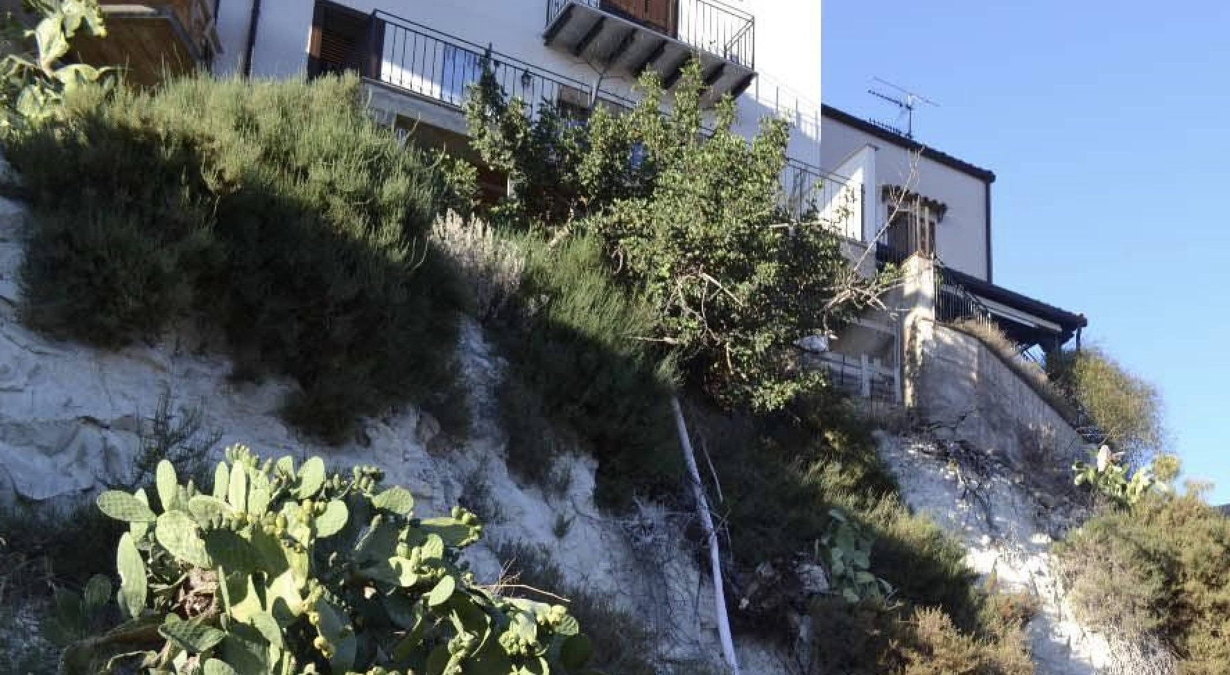 Dissesto a Lascari, lavori di consolidamento in via Europa unita