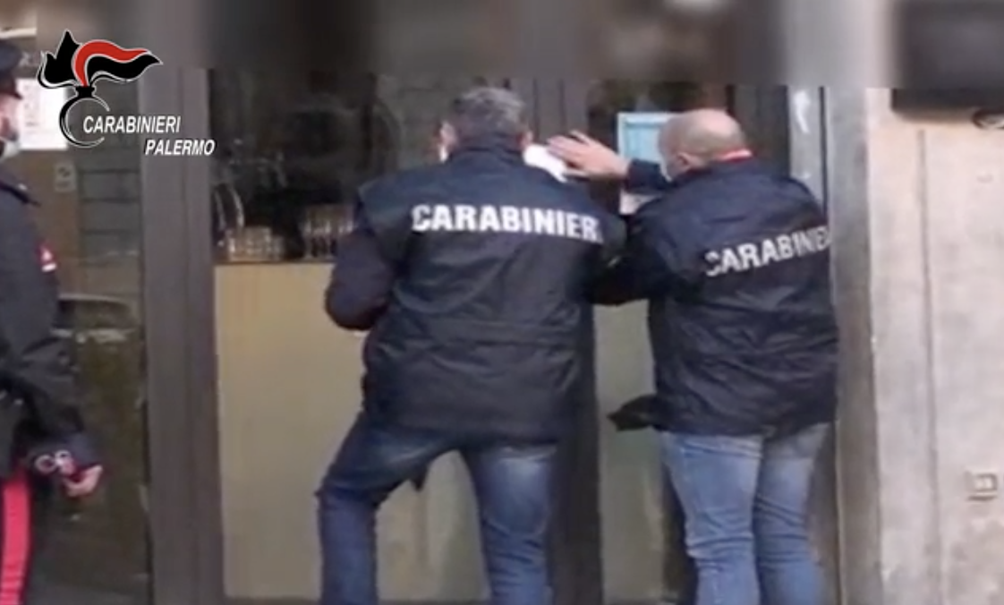 Mafia, arrestati i proprietari del ristorante Carlo V in centro a Palermo