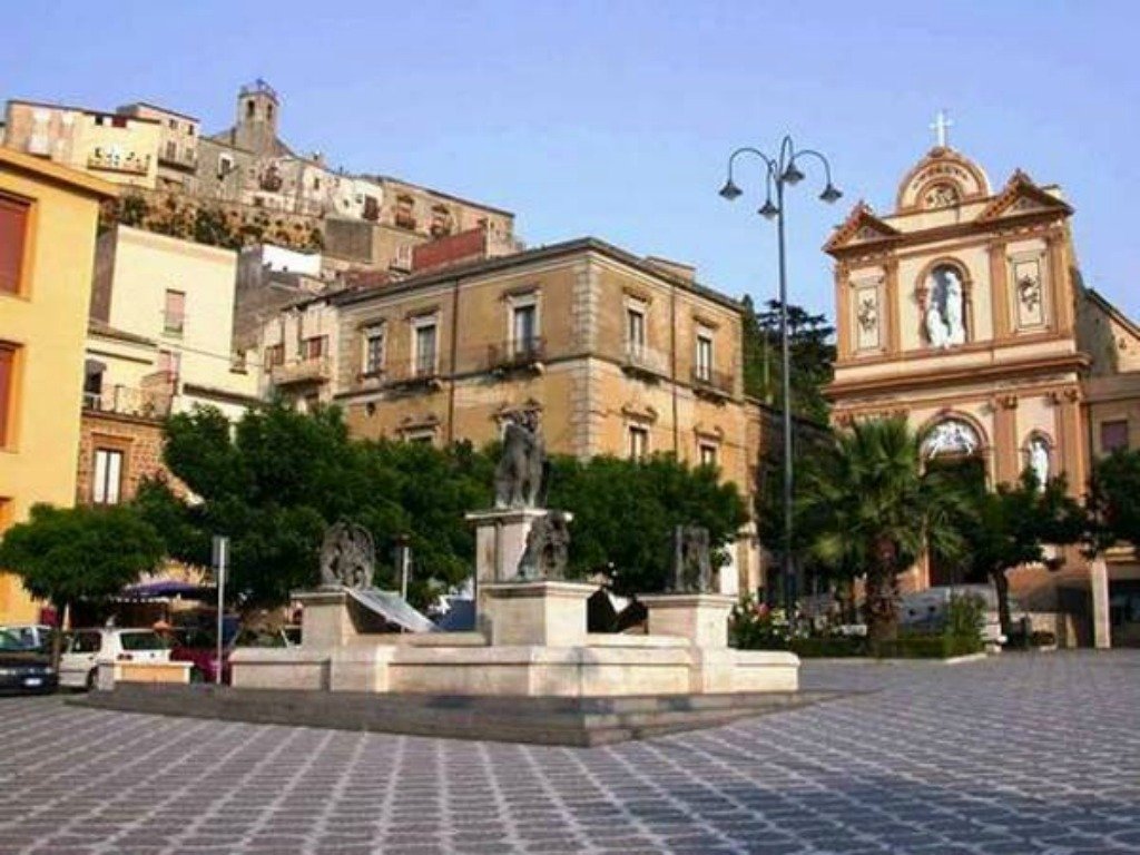 Dissesto a Calascibetta (En), piazza in sicurezza dopo 40 anni