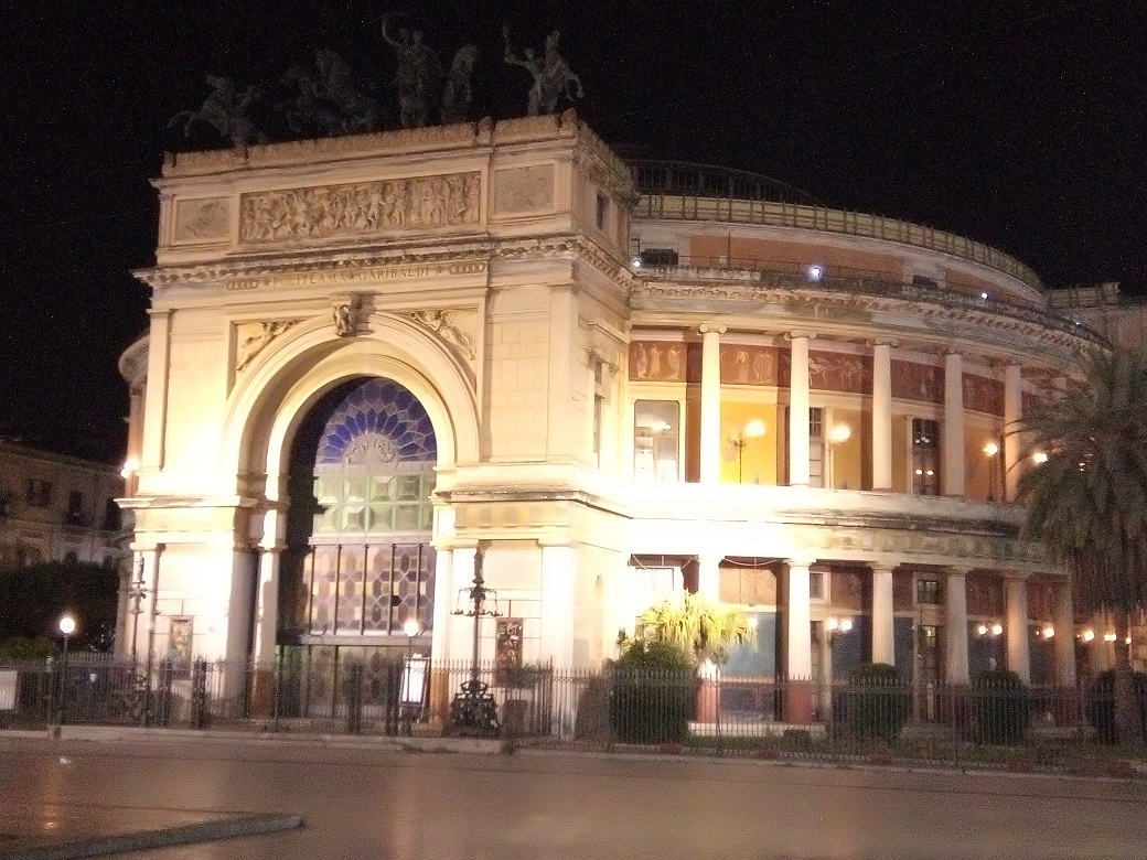 Ripristinata illuminazione di piazza Castelnuovo e piazza Ruggero Settimo