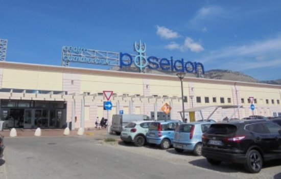 Hub vaccinale al centro commerciale Poseidon di Carini