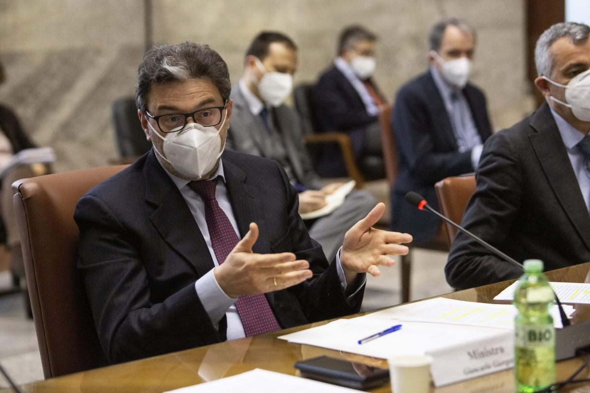 Giorgetti: “Il decreto Riaperture un passo avanti, ma volevamo di più”