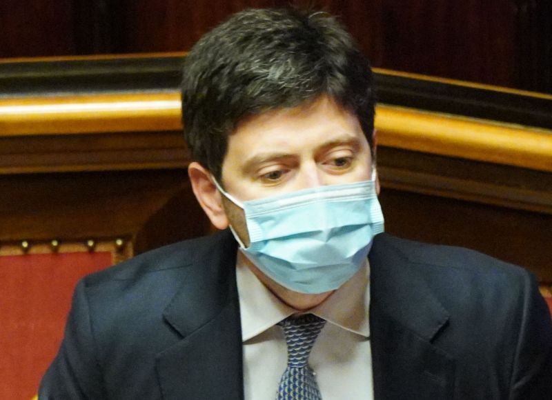 Vaccino, Speranza”Presto via libera per 12-15enni, probabile terza dose”