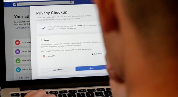 Cantante neomelodico palermitano insulta giornalista su Facebook