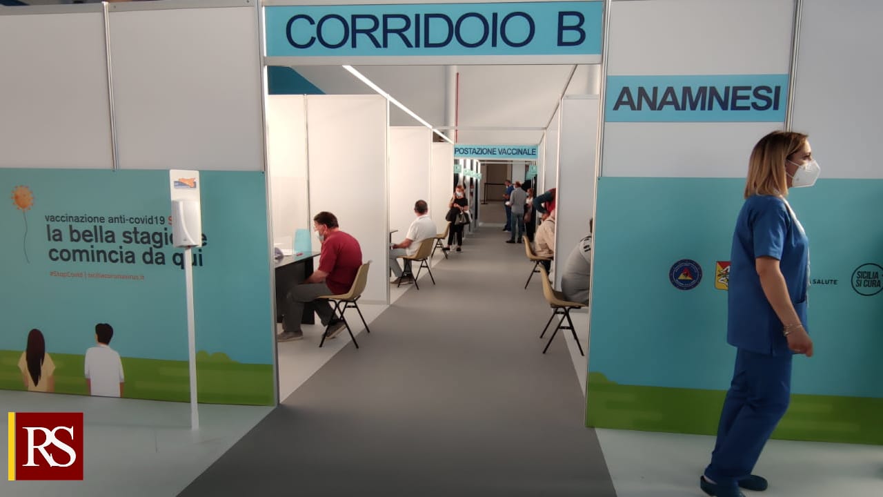 Inaugurato a Gela un hub vaccinale al PalaCossiga