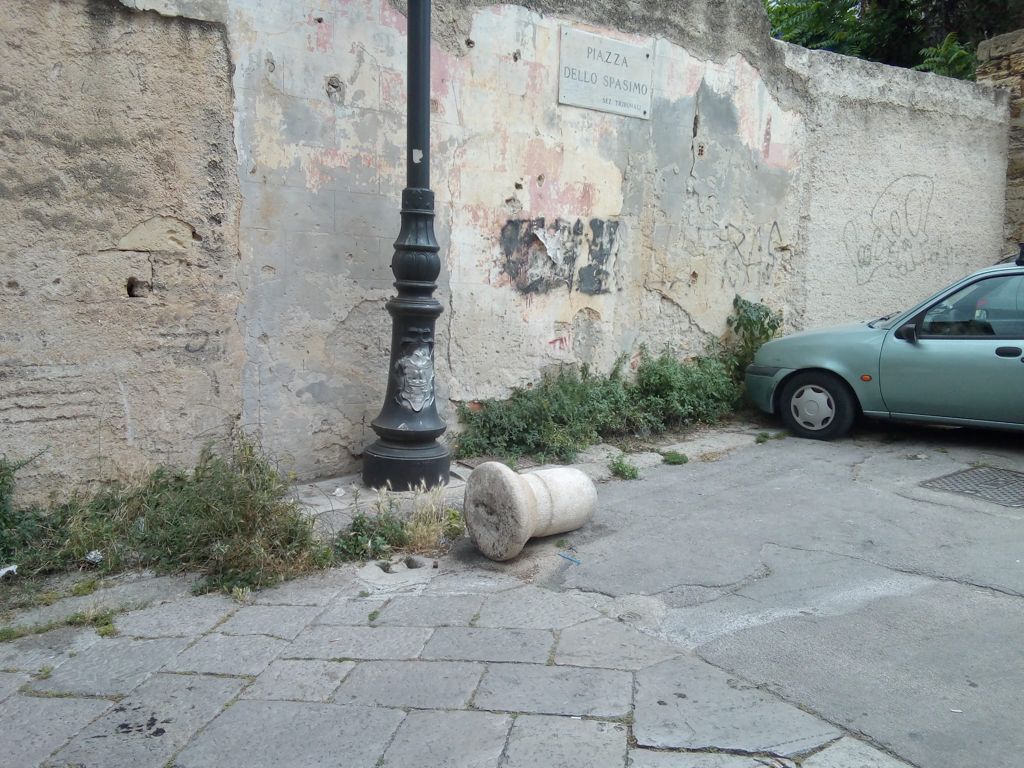 Lavaggio strade e diserbi in diverse zone di Palermo