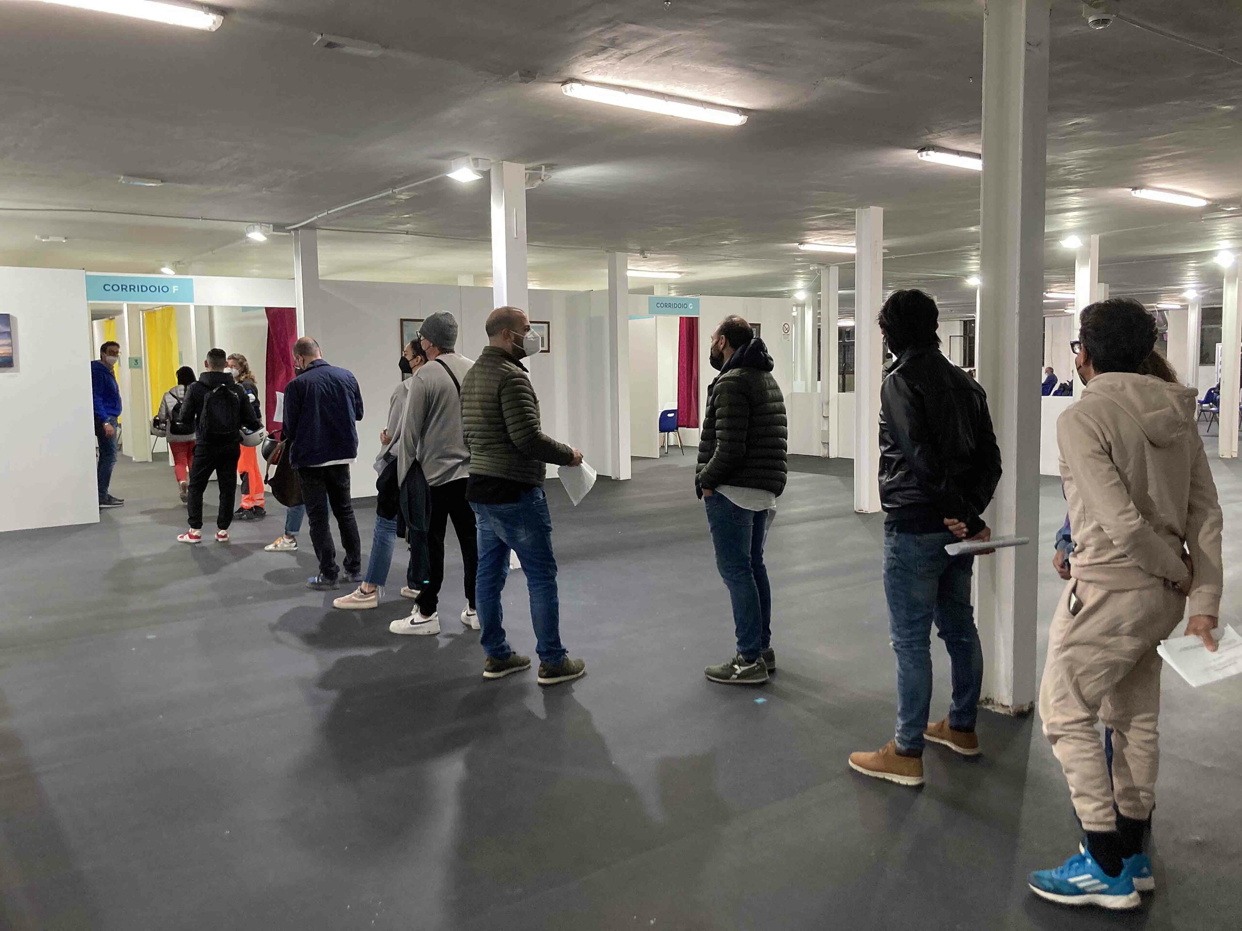 La carica dei maturandi a Palermo: “Gasatissimi per il vaccino”