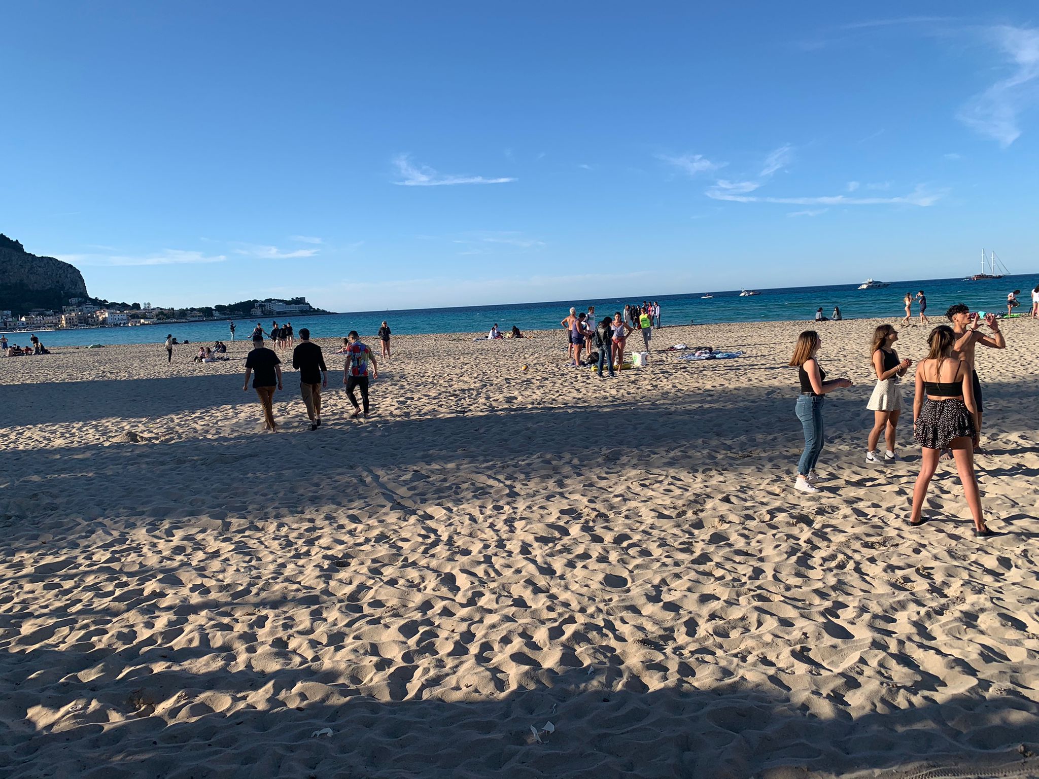 Italia in zona bianca, tranne la Valle d’Aosta: Sicilia teme variante Delta